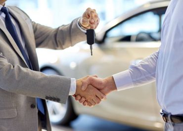 Sprzedaż samochodu a jego ubezpieczenie – co z polisą OC po sprzedaży samochodu?